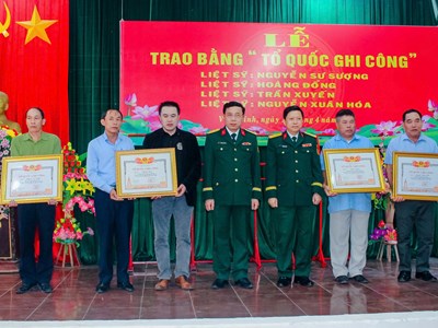 Trao Bằng “Tổ quốc ghi công” cho các liệt sĩ ở Quảng Trị