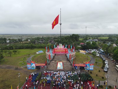 Lễ thượng cờ “Thống nhất non sông” ở đôi bờ Bến Hải - Hiền Lương