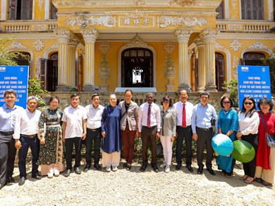 Giám đốc Trung tâm Di sản Thế giới khảo sát tại di sản Huế