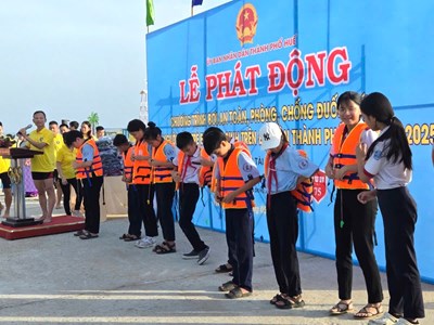 Huế phát động chương trình bơi an toàn, phòng chống đuối nước