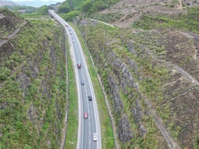 Hơn 3.000 tỉ đồng mở rộng cao tốc La Sơn - Hòa Liên