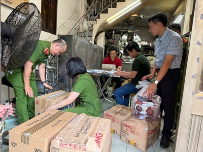 Khởi tố chủ cơ sở sản xuất, buôn bán hàng giả