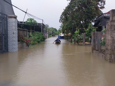 Nước các sông ở Huế đang cao, giao thông nhiều nơi bị chia cắt