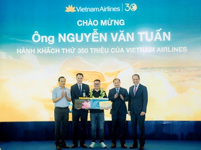 Vietnam Airlines đón hành khách thứ 350 triệu