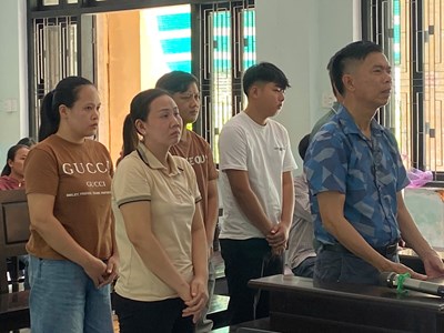 Xử phạt 6 đối tượng làm giả kính ô tô các hãng nổi tiếng