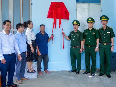 Huế: Bàn giao 4 nhà Đại đoàn kết cho hộ nghèo ở biên giới