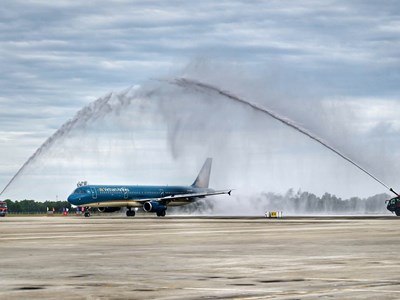 Nhiều chuyến bay bị hủy, hoãn do bão số 5