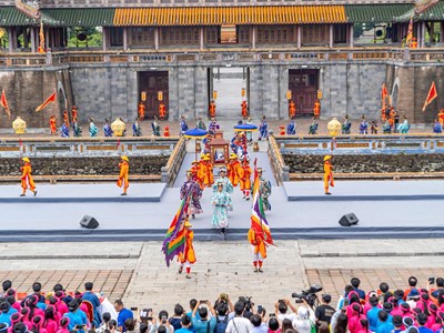 Tái hiện Lễ Truyền lô và tuyên dương 384 “Học sinh danh dự toàn trường”