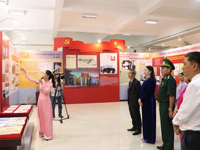 Khai mạc triển lãm chuyên đề “Lời Đảng hiệu triệu trái tim”