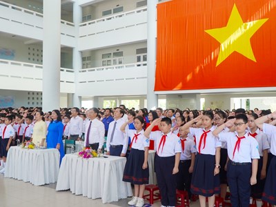 Hơn 294 nghìn học sinh ở Huế bước vào năm học mới