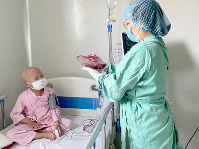Lần đầu Việt Nam ghép tủy đồng loại cho trẻ từ mẹ ruột có bất đồng nhóm máu