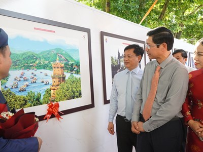 Trao giải và khai mạc triển lãm “Việt Nam qua ống kính của nhiếp ảnh gia quốc tế”