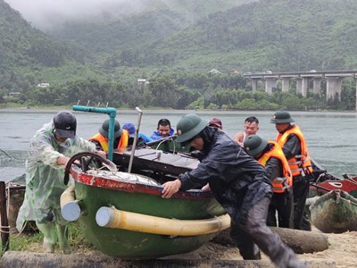 Bí thư Thành ủy Huế yêu cầu lãnh đạo các địa phương xuống cơ sở chỉ đạo ứng phó bão 