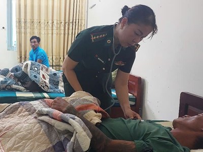 Đã cứu được 8 ngư dân trên tàu cá gặp nạn ở biển Cửa Việt