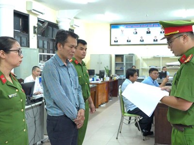 Huế: Khởi tố, bắt tạm giam 2 cán bộ nhận hối lộ