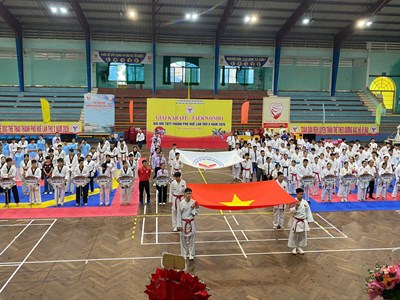250 vận động viên tranh tài Giải Karate và Taekwondo TP. Huế