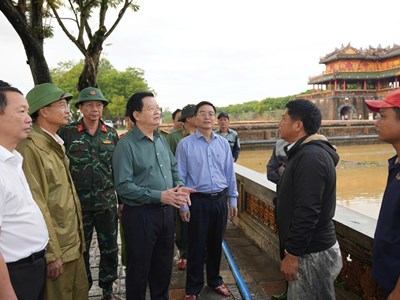 Phó Thủ tướng Mai Văn Chính kiểm tra công tác khắc phục mưa lũ tại Đại Nội Huế
