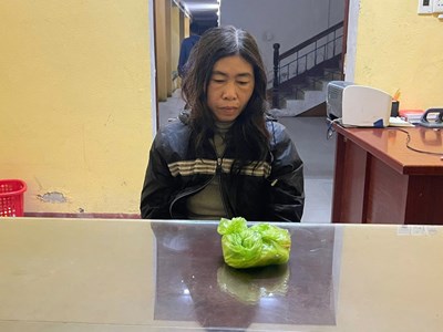 Bắt giữ người phụ nữ lợi dụng mưa lũ trộm gần 8 lượng vàng