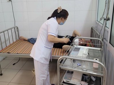 Huế: 14 công nhân nhập viện sau khi ăn trưa, nghi do ngộ độc thực phẩm 