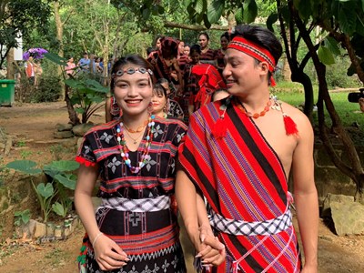 Giữ gìn nét văn hóa đặc sắc trong lễ cưới của đồng bào Pa Cô