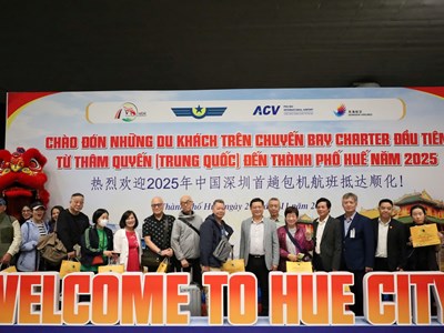 Đón chuyến bay đầu tiên từ Thâm Quyến đến Huế
