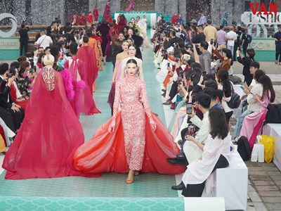 Hơn 70 người đẹp đến từ các quốc gia hội tụ tại Huế trong Miss Cosmo 2025