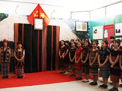 Già làng người Cơ Tu tâm huyết bảo tồn văn hóa và xóa nghèo