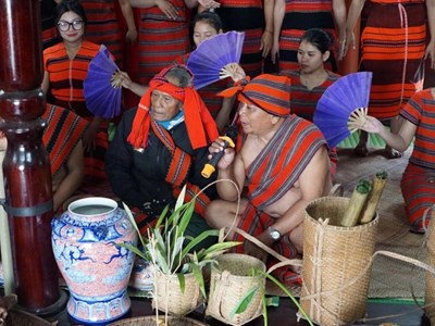 Những già làng bảo tồn văn hóa, phát triển kinh tế vùng biên giới TP. Huế