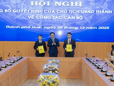 TP. Huế bổ nhiệm Chánh thanh tra và Chánh văn phòng UBND Thành phố