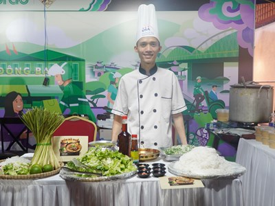 Khai mạc Liên hoan Ẩm thực và đón nhận danh hiệu di sản tri thức dân gian Bún bò Huế