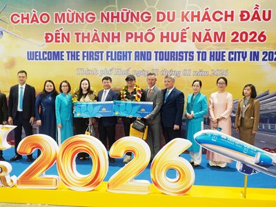 Đón những du khách đầu tiên đến Huế năm 2026 qua đường hàng không, hàng hải