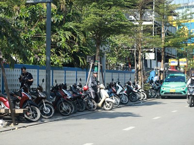 Cấm đậu xe trên vỉa hè các tuyến phố ở trung tâm TP. Huế