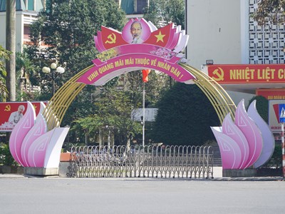 TP. Huế rực rỡ cờ hoa chào mừng Đại hội XIV của Đảng 