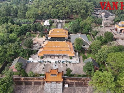 Di tích lăng vua Tự Đức đang được tu bổ như thế nào?