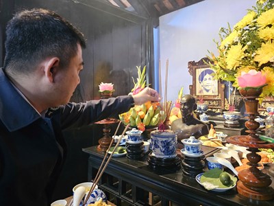 Dâng hương tưởng niệm 125 năm Ngày mất thân mẫu Chủ tịch Hồ Chí Minh