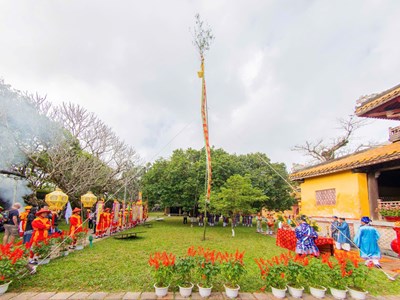 Lễ dựng nêu ở Đại Nội Huế mở đầu các chương trình “Tết Huế cùng di sản”