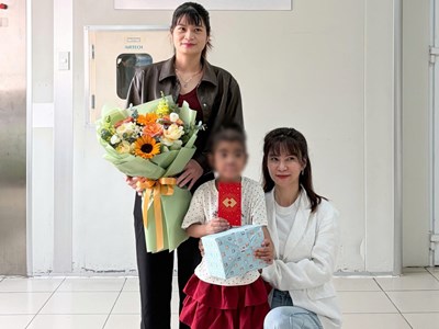 Bệnh nhi 7 tuổi bị tan máu bẩm sinh được ghép tủy thành công từ chị gái ruột 