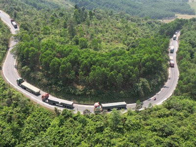 Thí điểm cấm xe đầu kéo lưu thông ban ngày trên Quốc lộ 49 đi A Lưới