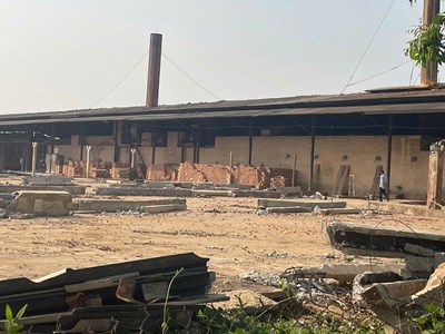 Tháo dỡ nhà máy gạch gây ô nhiễm môi trường kéo dài