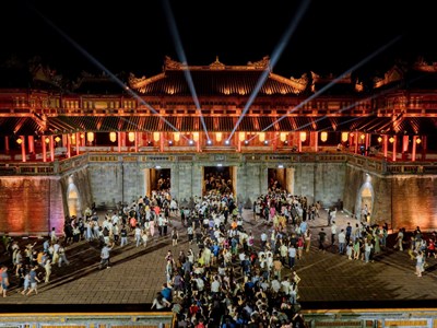 “Hoàng cung huyền ảo” thu hút du khách trải nghiệm Đại Nội Huế về đêm