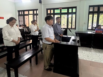 Sai phạm mua vắc xin tại CDC Huế, cựu giám đốc và 3 thuộc cấp lĩnh án tù