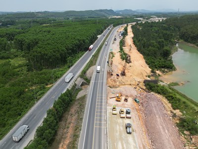 Đề xuất tạm dừng khai thác cao tốc Cam Lộ - La Sơn vào ban đêm