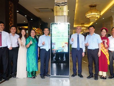Thanh Lịch Royal Boutique Huế đón nhận chứng nhận Du lịch xanh VITA Green