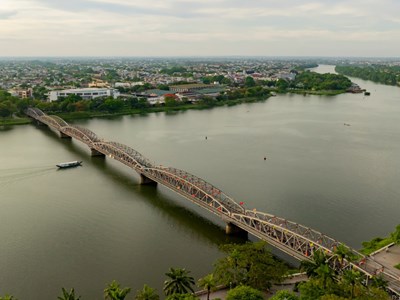 Sửa chữa cầu Trường Tiền, cấm phương tiện lưu thông qua cầu vào ban đêm