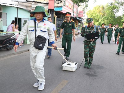 Sử dụng radar xuyên đất khảo sát tìm mộ liệt sĩ ở khu vực Kinh thành Huế