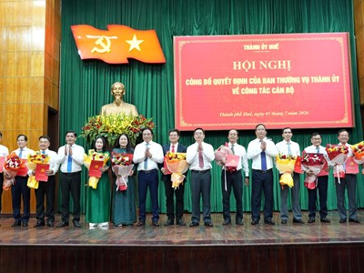 TP. Huế trao 11 quyết định điều động, bổ nhiệm cán bộ chủ chốt