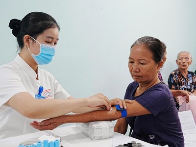 Huế phát động chương trình khám sức khỏe định kỳ miễn phí cho người dân