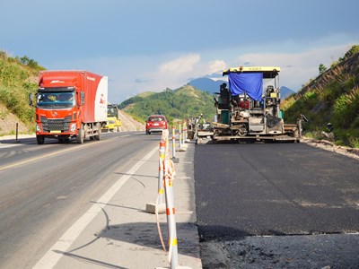 Tạm dừng khai thác cao tốc Cam Lộ - La Sơn vào ban đêm