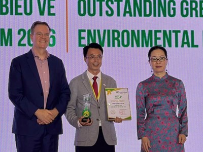 Trường Cao đẳng Du lịch Huế nhận giải thưởng “Trường học xanh”