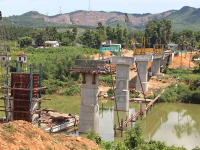 Cầu Bình Thành qua thượng nguồn sông Hương dự kiến về đích sớm